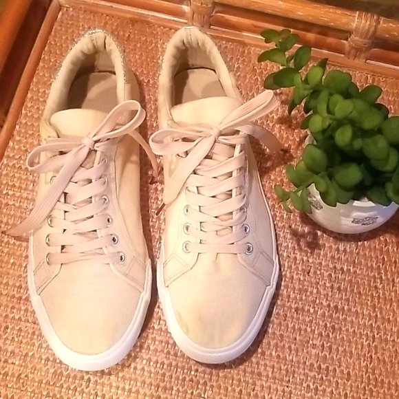 Beige sneakers with beige laces - Picture 3 of 8